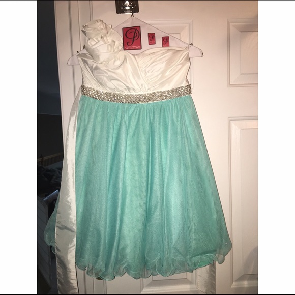 Dress worn twice in great condition - Picture 1 of 3