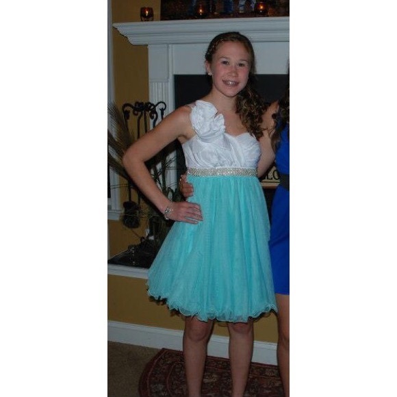 Dress worn twice in great condition - Picture 3 of 3