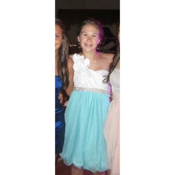 Dress worn twice in great condition - Picture 2 of 3