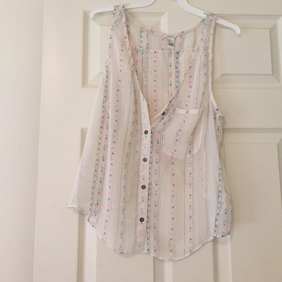 Pretty tank with open back - Picture 1 of 4
