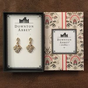 Downton Abbey Jewelry - Downton Abbey leaf earrings Downton Abbey Jewelry - Downton Abbey leaf earrings