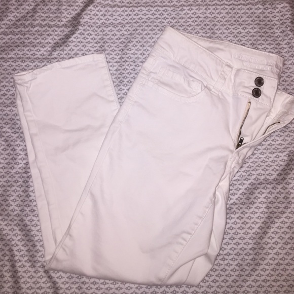 AE White Capris