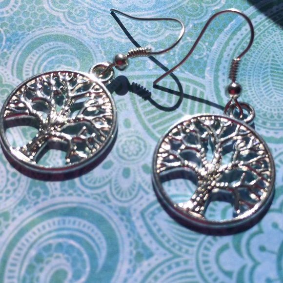 PRETTY Tree 🌳 of Life Earrings - Picture 2 of 4