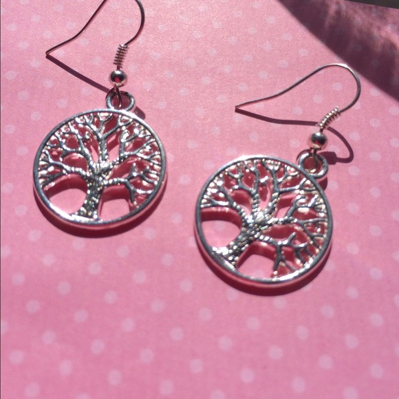PRETTY Tree 🌳 of Life Earrings - Picture 3 of 4