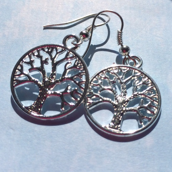 PRETTY Tree 🌳 of Life Earrings - Picture 4 of 4