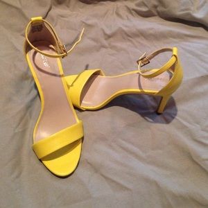 Yellow strap heels