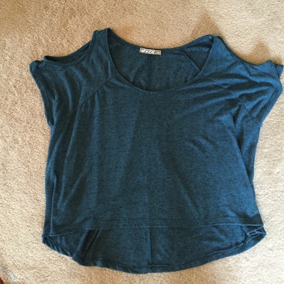 Open shoulder shirt