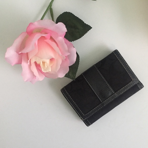 🌸COACH wallet🌸 - Picture 1 of 4