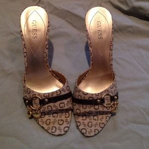 Guess sandal with heel