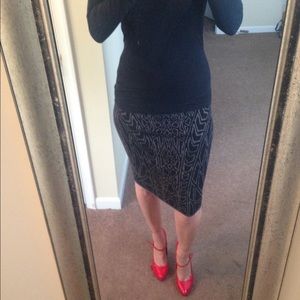 Sleek sexy high-waisted skirt. 2 colors.