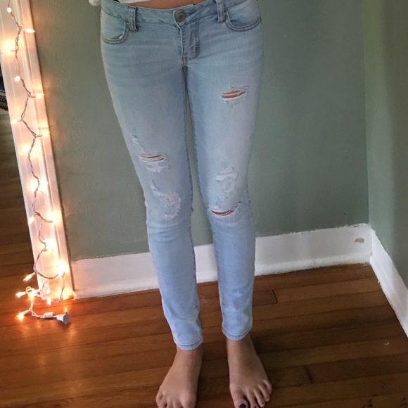 Lightwash AE jeans!!