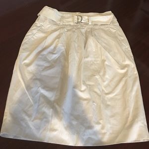 Banana Republic cream front pleated skirt size 2