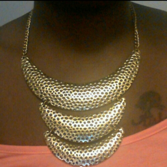 Gold tiers necklace