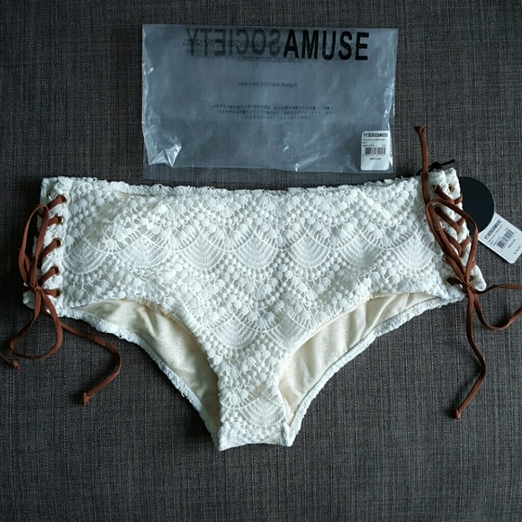 Amuse Society Crochet Boycut Bottoms - Picture 3 of 8