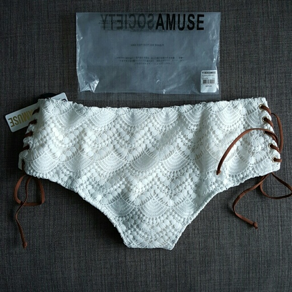 Amuse Society Crochet Boycut Bottoms - Picture 4 of 8