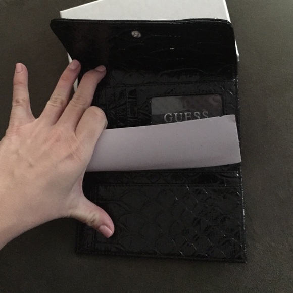 GUESS wallet - Picture 3 of 4
