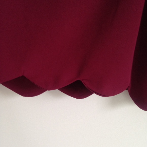 maroon scalloped hem cropped tank - Picture 2 of 3
