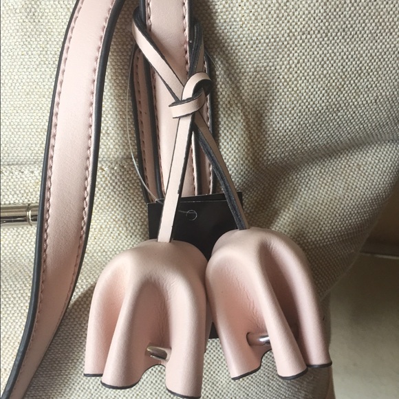 Nicole Miller Bags - Nicole Miller Tote NWT🌺SALE🌺 Nicole Miller Bags - Nicole Miller Tote NWT🌺SALE🌺