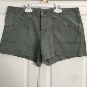 American Eagle army green shorts size 4