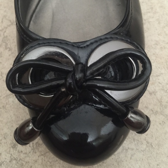 Tahari Flats