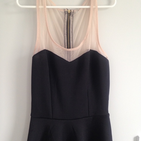 black dress with mesh - Picture 2 of 4