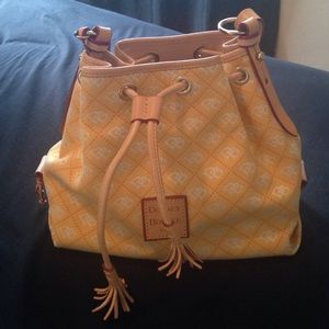 Shoulder handbag