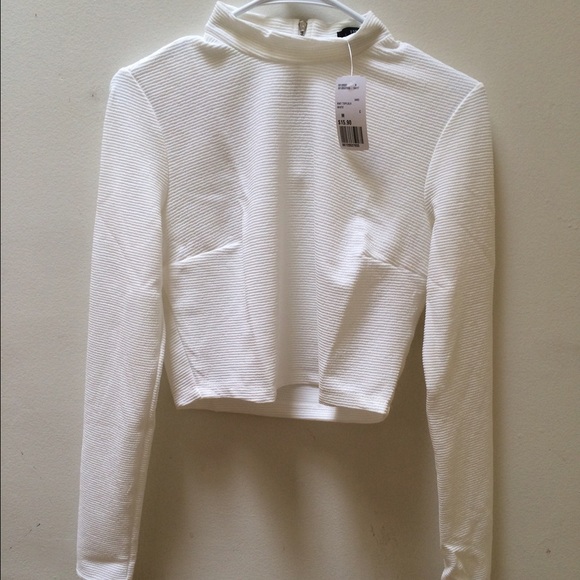 WHITE CROP TOP WITH BACK ZIPPER