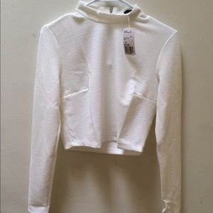 WHITE CROP TOP WITH BACK ZIPPER