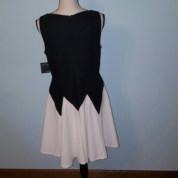 GABBY SKYE Pique Knit Fit-and-Flare Dress - Picture 4 of 9