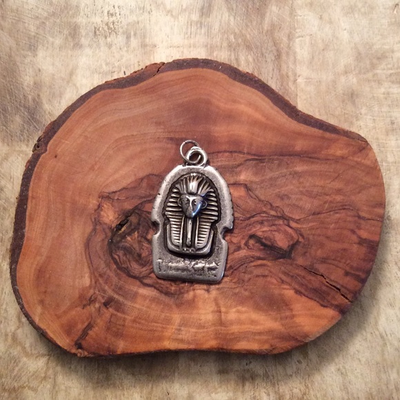 Pendent - Picture 1 of 2