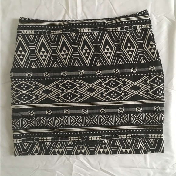 🆕 Short wrap-front jersey skirt - Picture 3 of 4