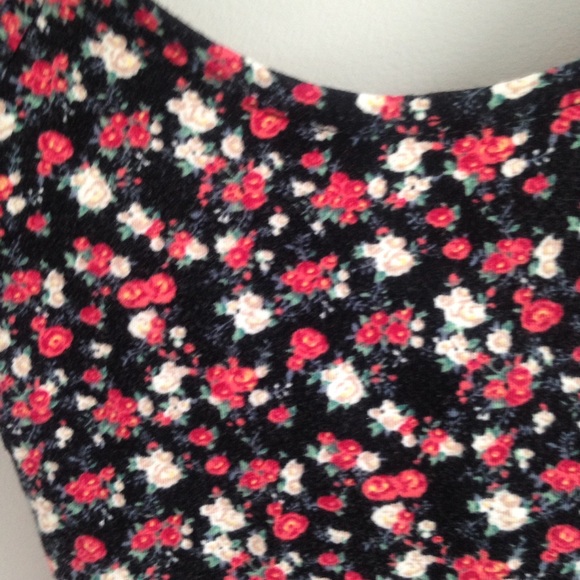 floral crop top - Picture 2 of 3