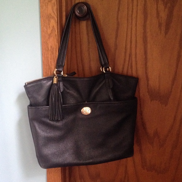 Tommy Hilfiger Handbags - Tommy Hilfiger black leather tote