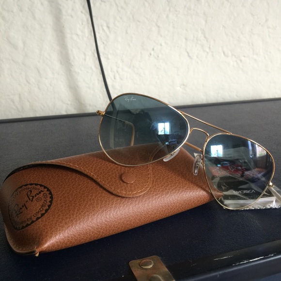 Never worn - Ray-Ban Blue, Gold Aviators - RB3025