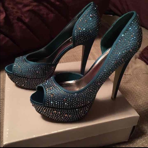 Showstopper Heels. Teal color.