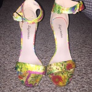 Multicolor flowery heels