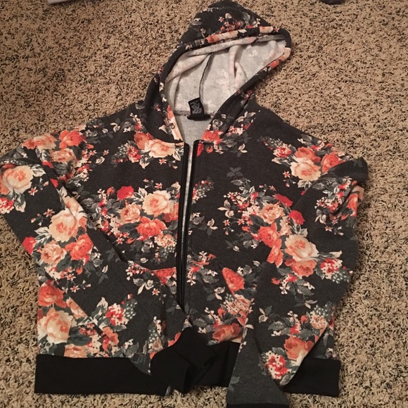 Cute little sweeter - Picture 1 of 1