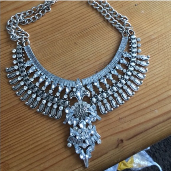 Beautiful boho chunky statement necklace - Picture 3 of 4