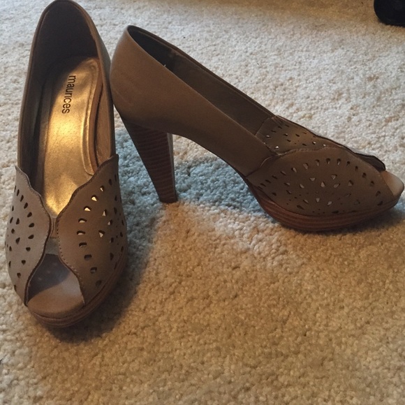Open toe tan heels - Picture 1 of 1
