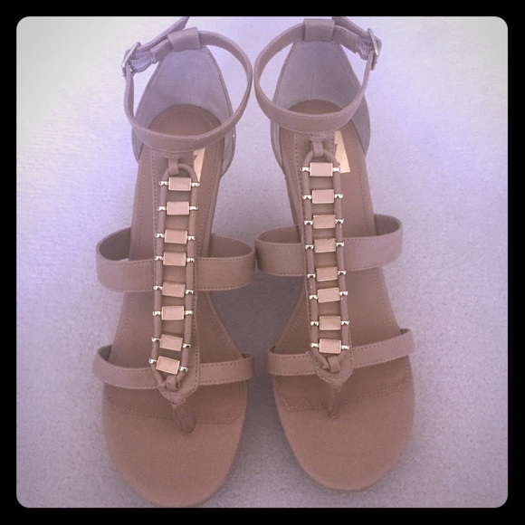 DV by Dolce Vita Nude Wedges