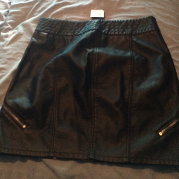 Skirt - Picture 2 of 4