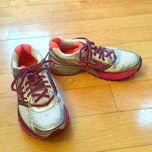 Brooks Adrenaline GTS size 8 Narrow