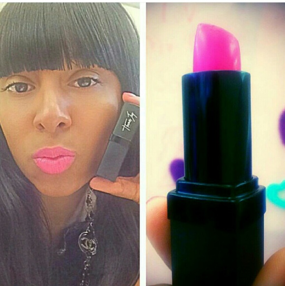 Lipstick - Picture 3 of 4