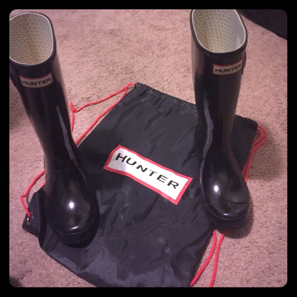 Hunter rain boots with dust bag