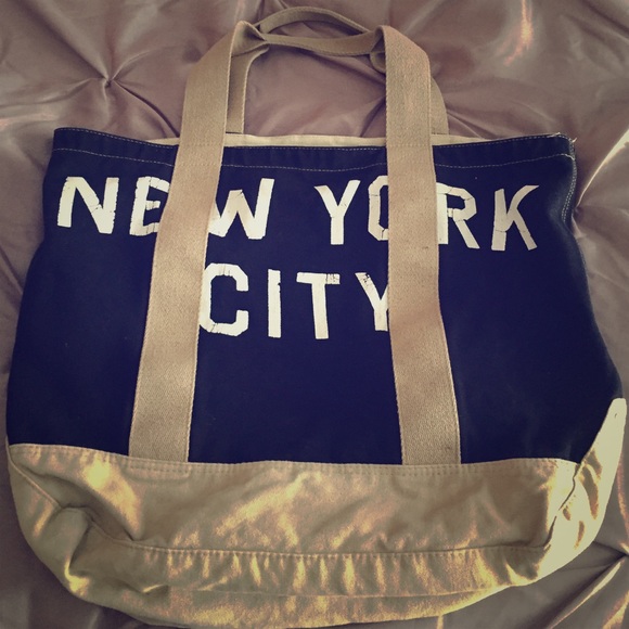 American Eagle Outfitters Handbags - New York City tote bag