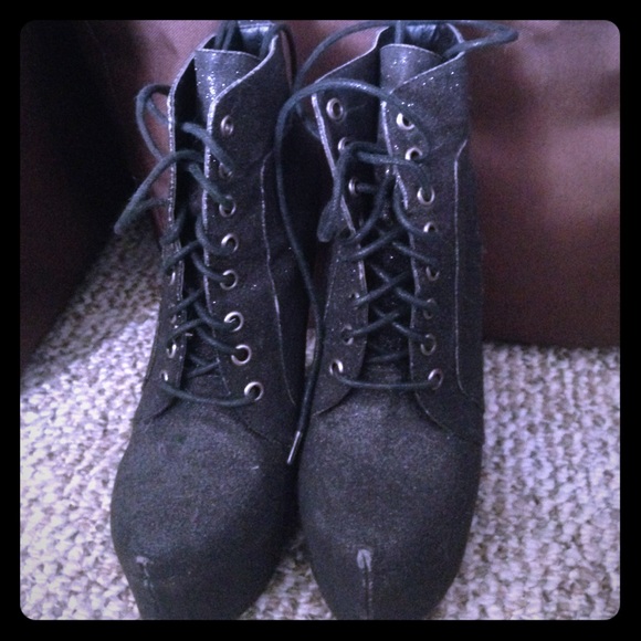 Vegan glitter booties - Picture 1 of 3