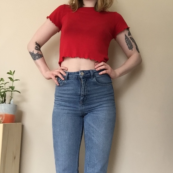 F21 red cropped ruffle tee