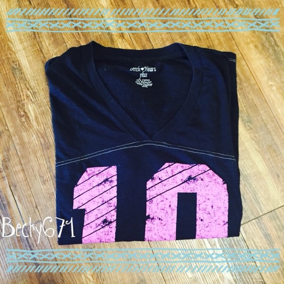 Black &a pink T-shirt💕