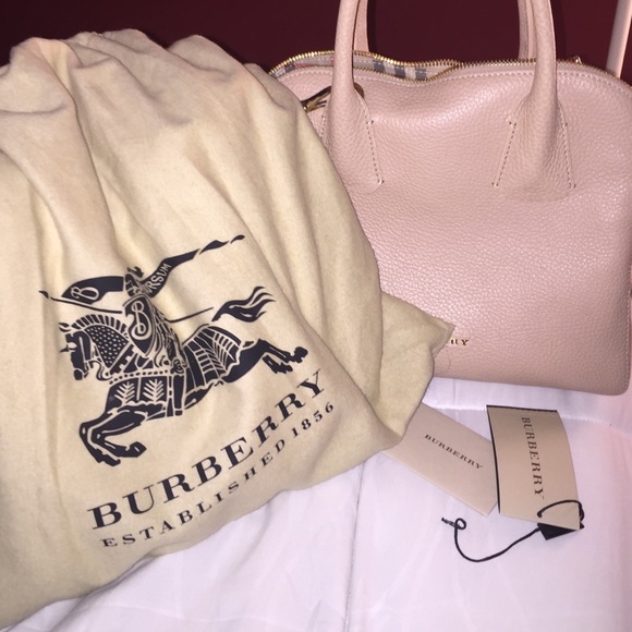 Brand new cream colored Burberry bag! Never used - Picture 3 of 4