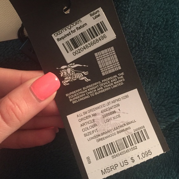 Brand new cream colored Burberry bag! Never used - Picture 4 of 4